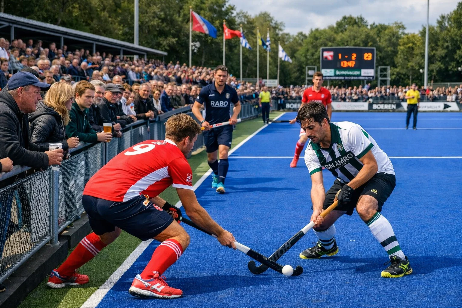 Hockeywedstrijd in de Hoofdklasse met publiek langs het veld